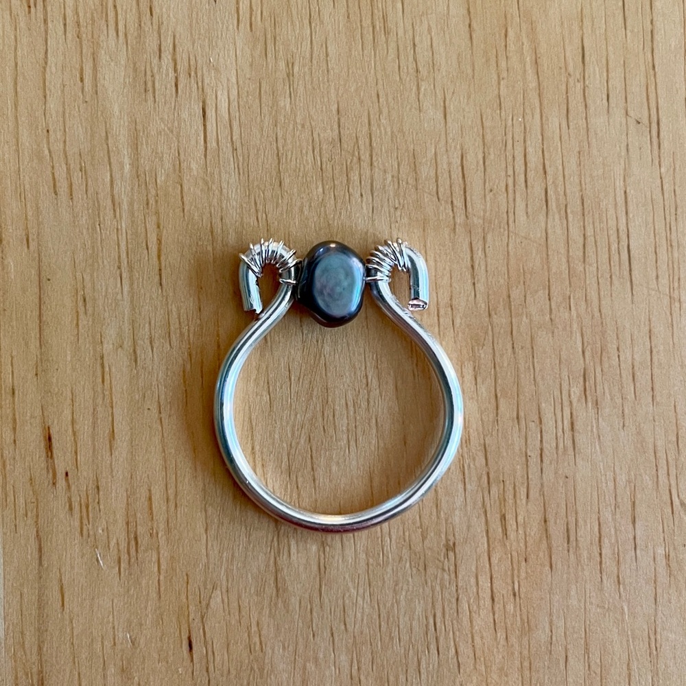 NWOT Artisan Silver Plated Wire Wrapped Ring with Black Pearl